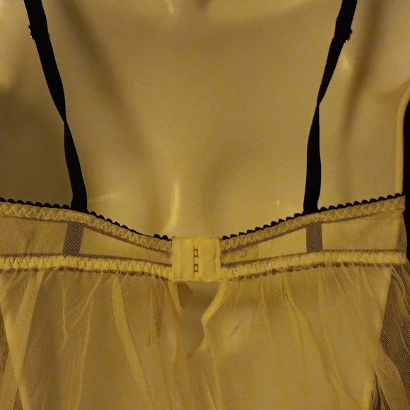 NWT VICTORIA SECRETS WHITE POLKA DOT BABY DOLL - 36B - Picture 6 of 7